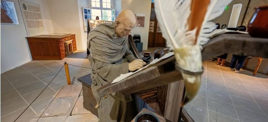 la labor del Cronista de la Villa, figura clave en la preservación de la historia y la identidad local.